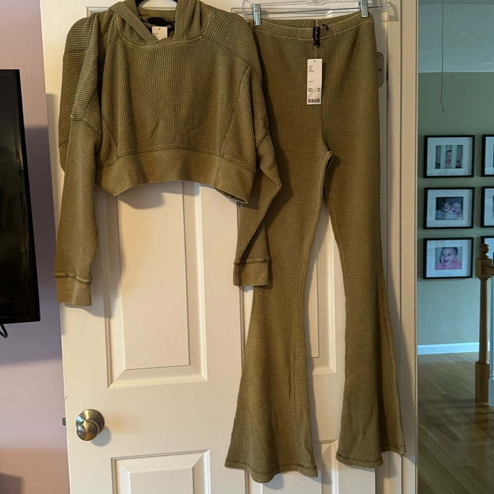 Urban Outfitters / Thermal Hoodie Flare Pant Set / Size M (Top) / Size L (Pants)